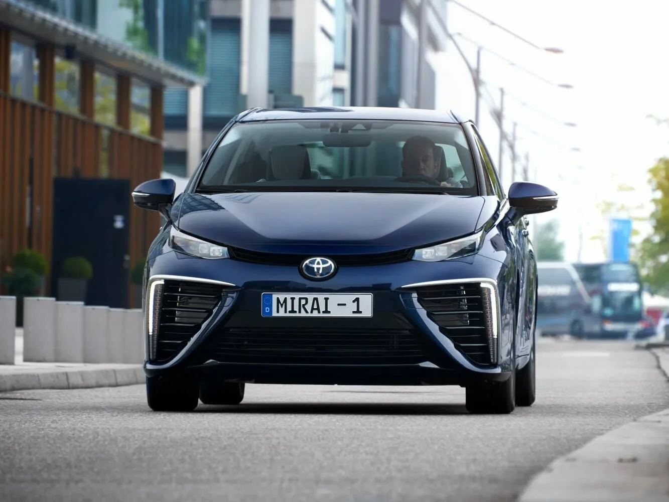 Toyota Mirai I — фото 2