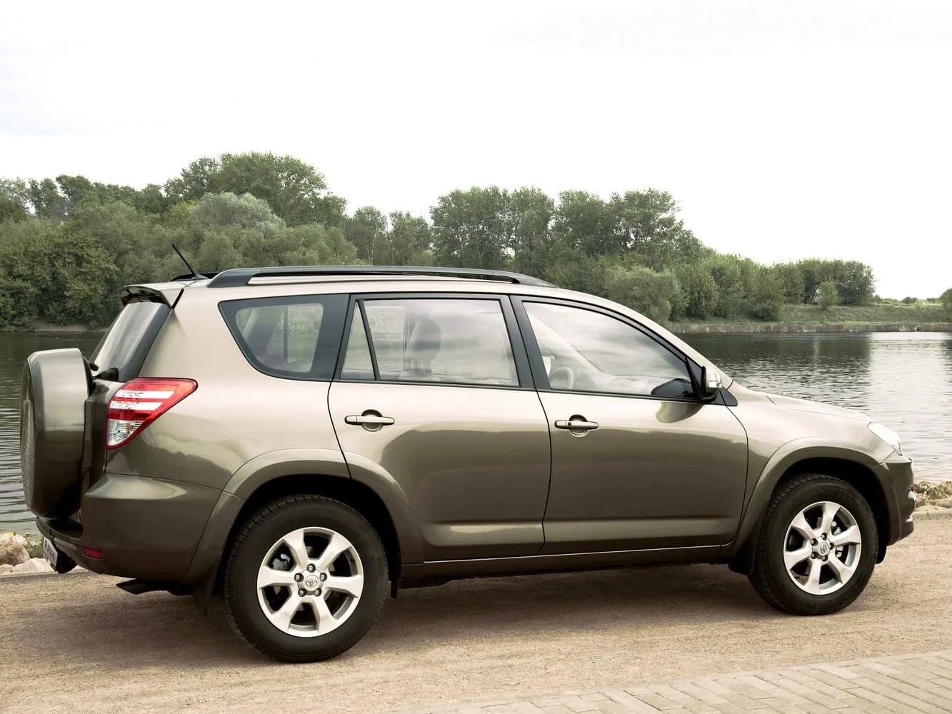 Toyota RAV4 III — фото 3
