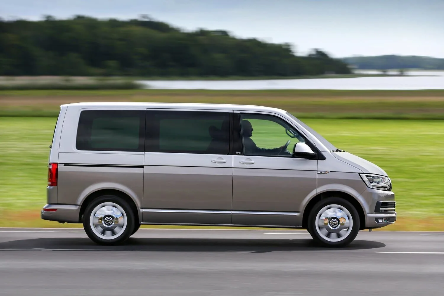 Volkswagen Multivan T6 — фото 3