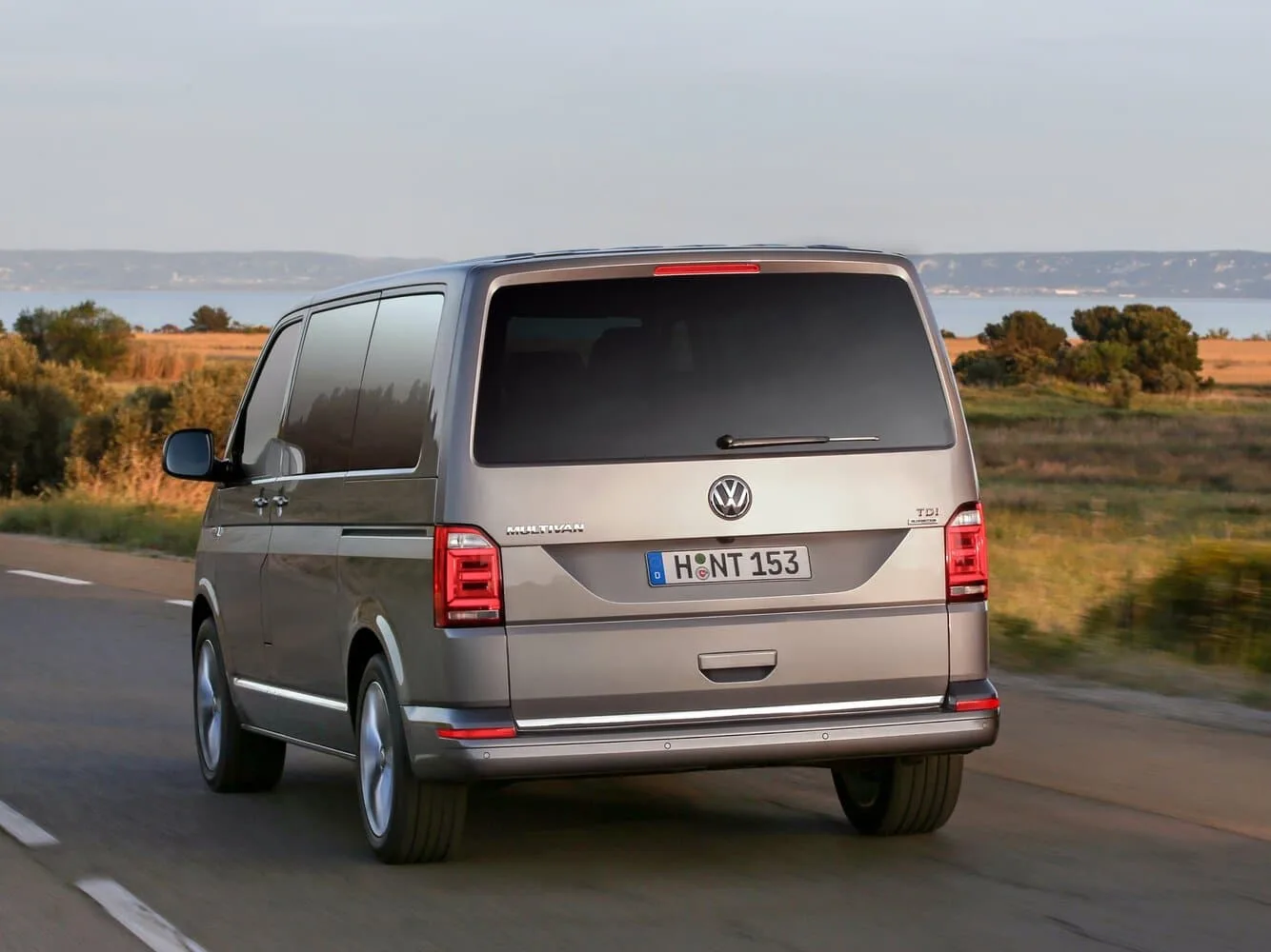 Volkswagen Multivan T6 — фото 4