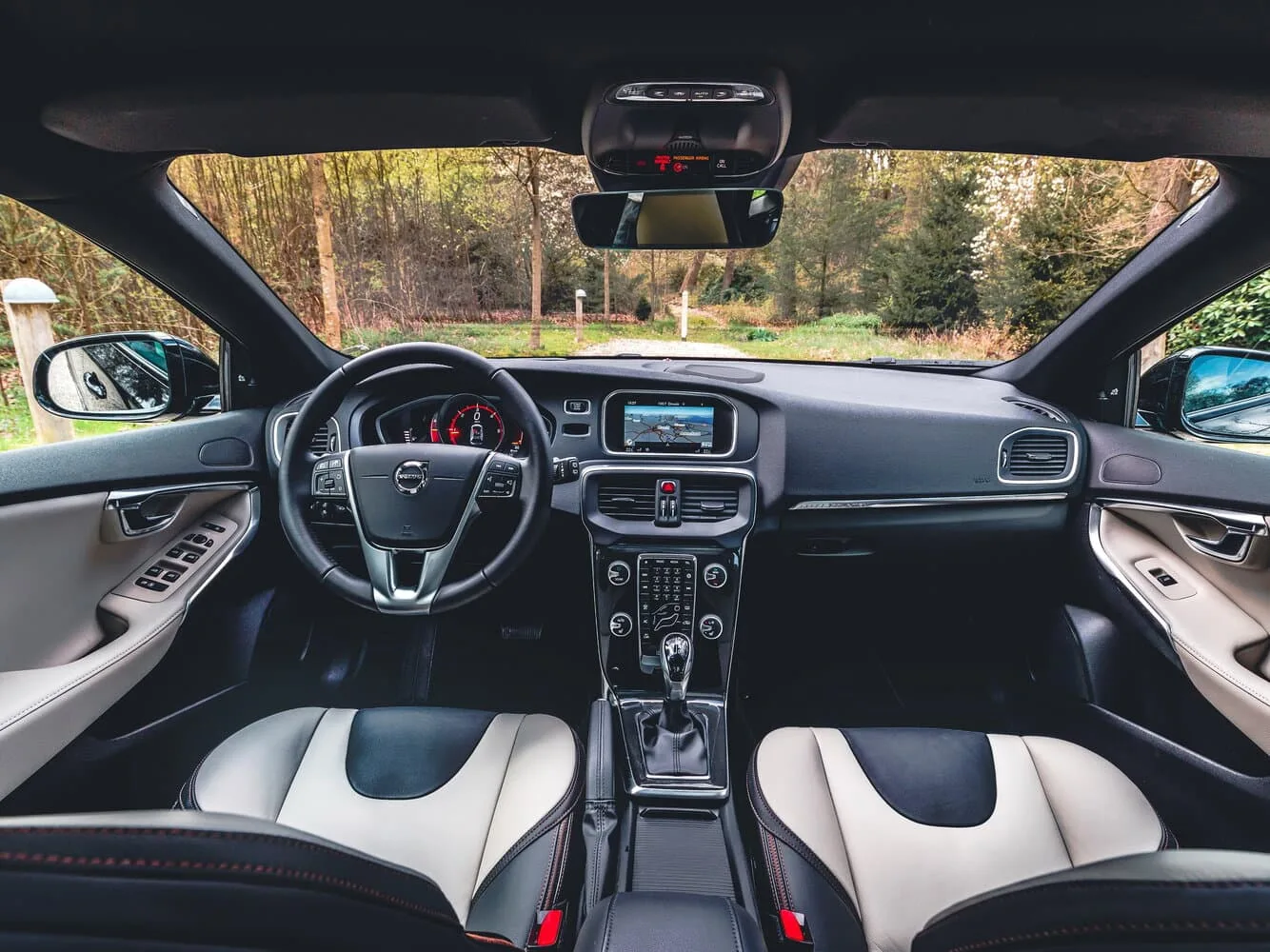 Volvo V40 Cross Country I Рестайлинг — фото 6