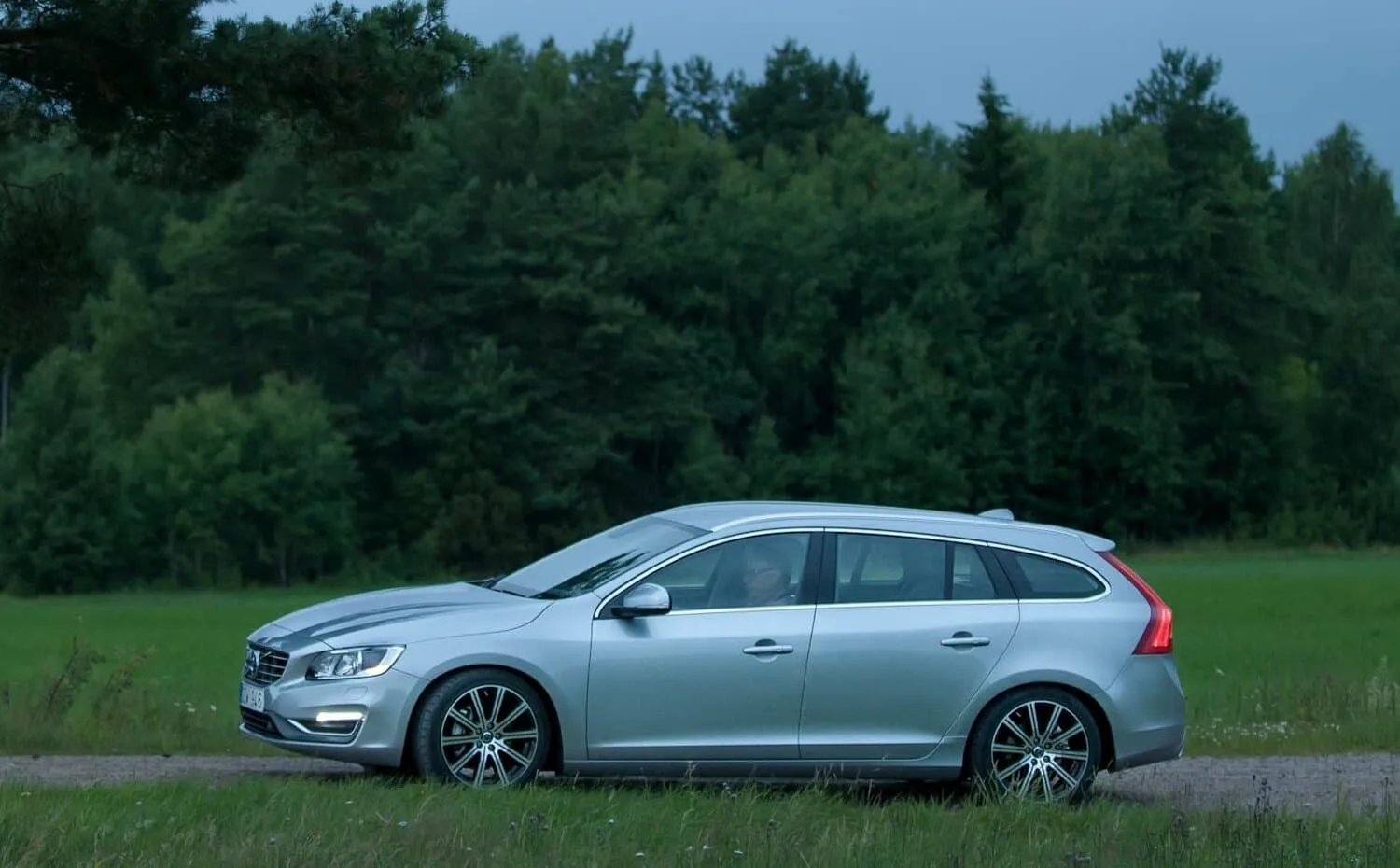 Volvo V60 I Рестайлинг — фото 3